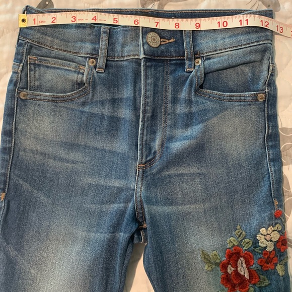 NWOT Express High Rise Stretch Legging Jeans with Embroidery, Size 00R(Regular) - Picture 6 of 9